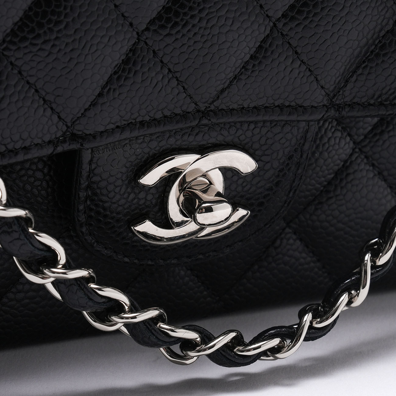 CHANEL(USED)샤넬 캐비어 클래식 미듐 플랩백