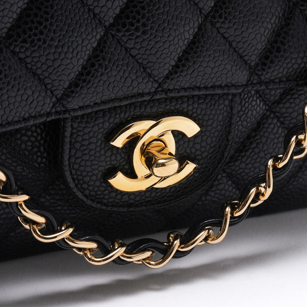 CHANEL(USED)샤넬 캐비어 클래식 미듐 플랩백