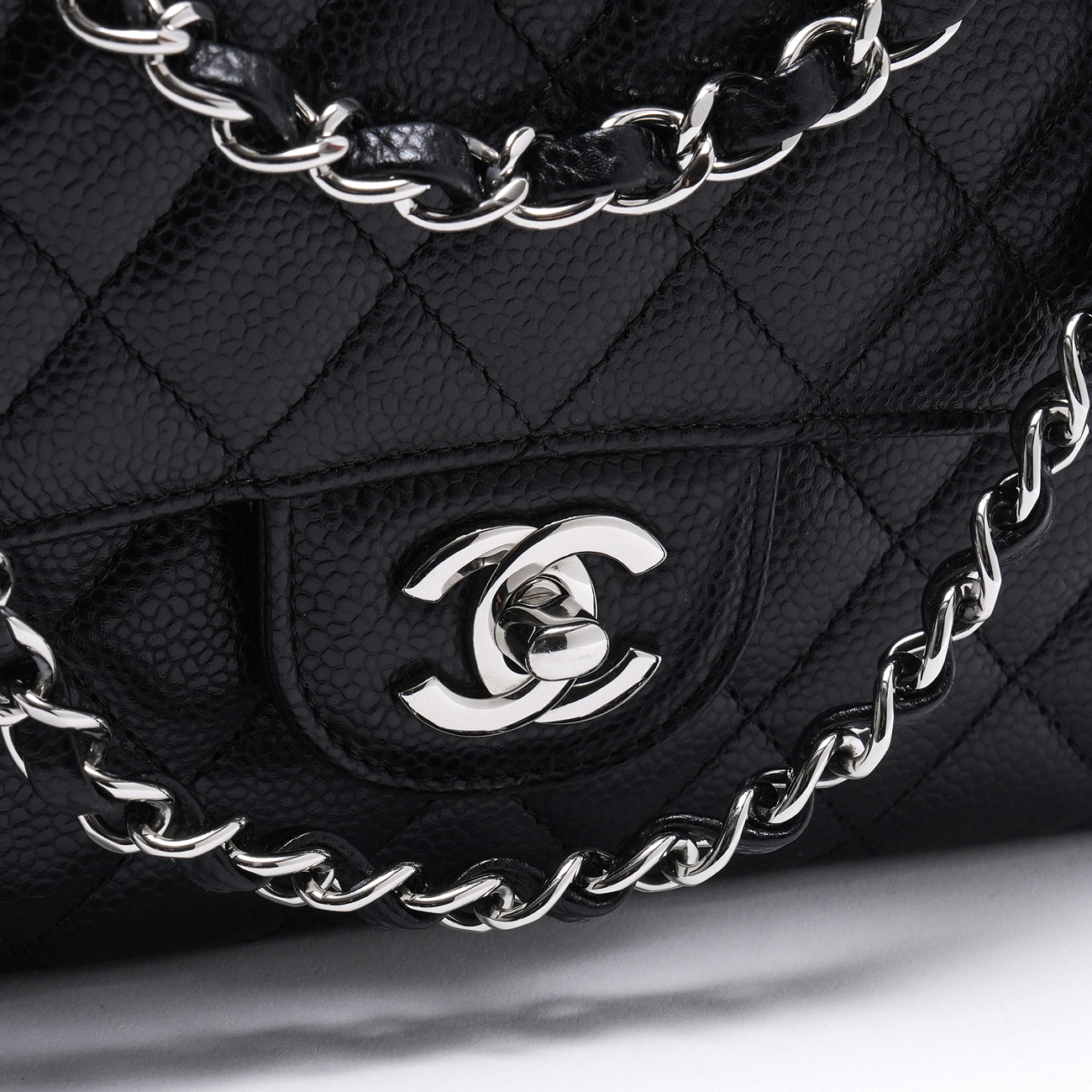 CHANEL(USED)샤넬 캐비어 클래식 미듐 플랩백