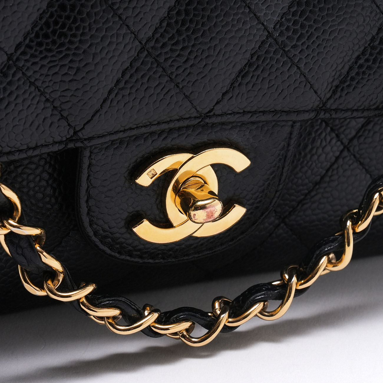 CHANEL(USED)샤넬 캐비어 클래식 미듐 플랩백