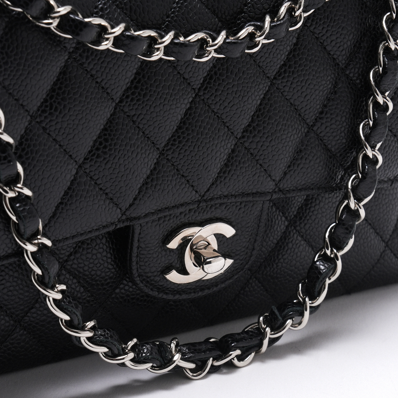 CHANEL(USED)샤넬 캐비어 클래식 미듐 플랩백