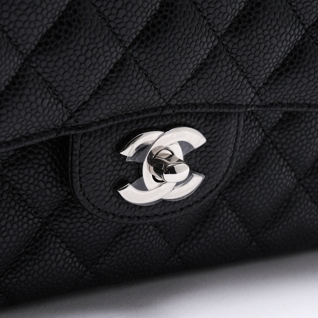 CHANEL(USED)샤넬 캐비어 클래식 미듐 플랩백