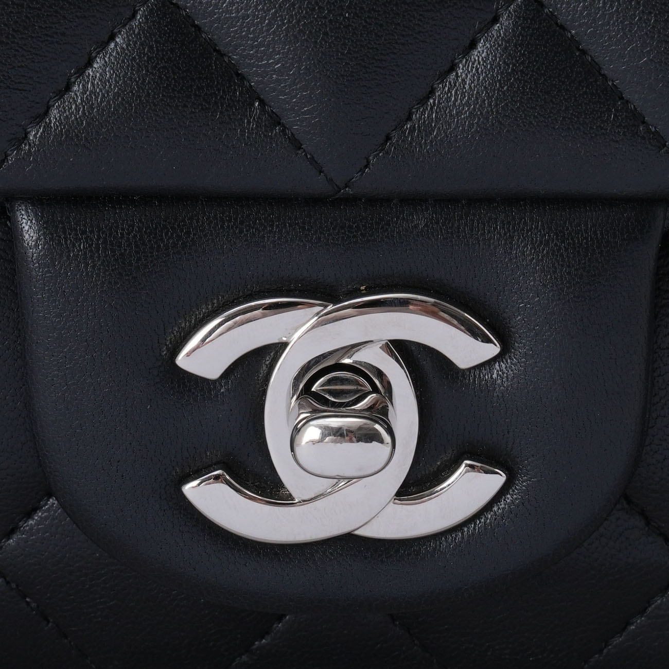 CHANEL(USED)샤넬 뉴미니 크로스백 A69900