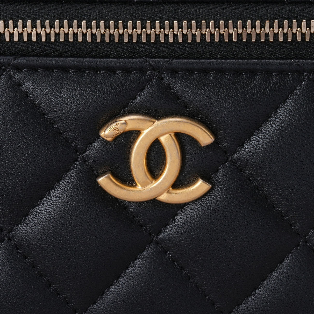 CHANEL(USED)샤넬 AP3301 직사각 골든볼 베니티 체인백
