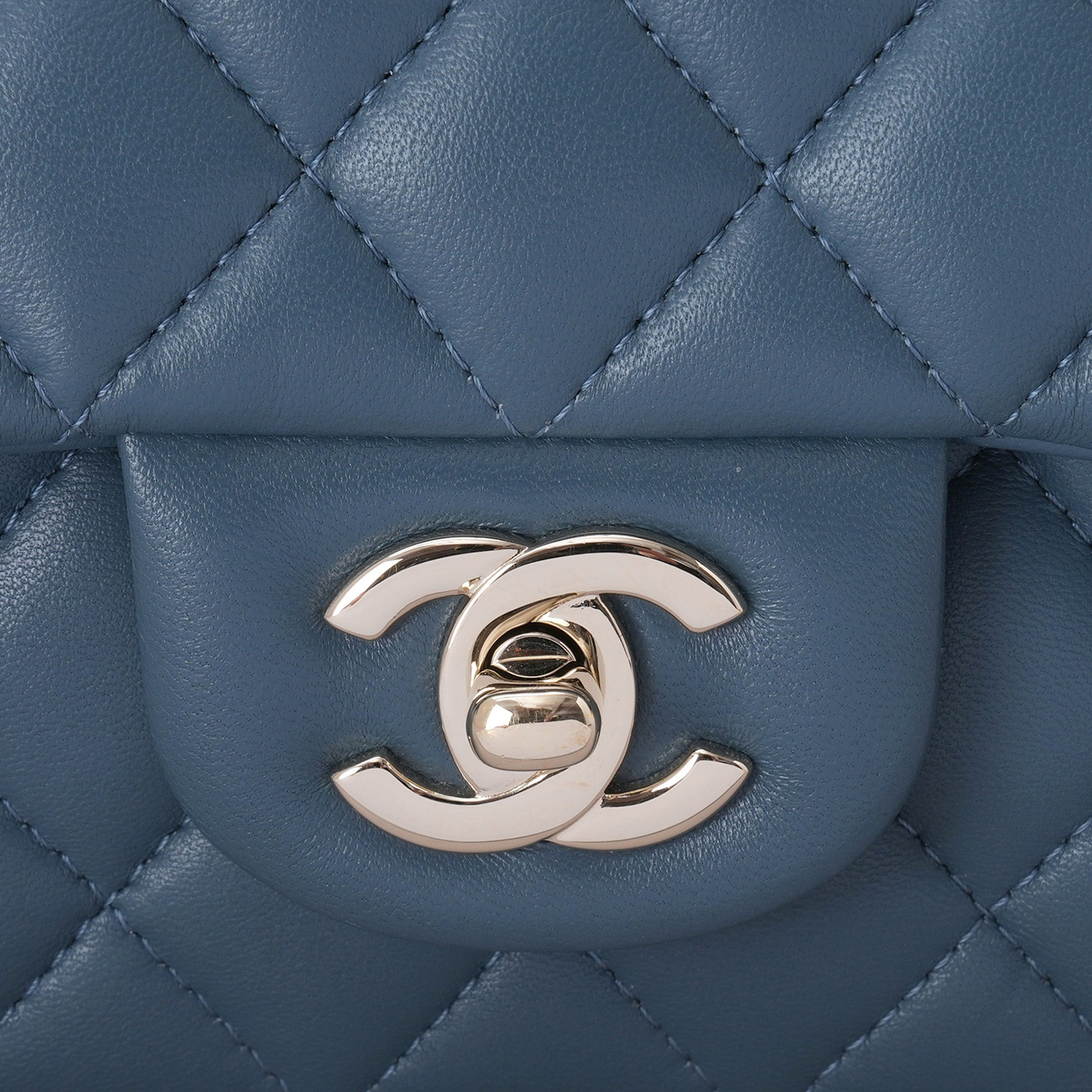 CHANEL(USED)샤넬 AS2431 뉴미니 탑핸들백