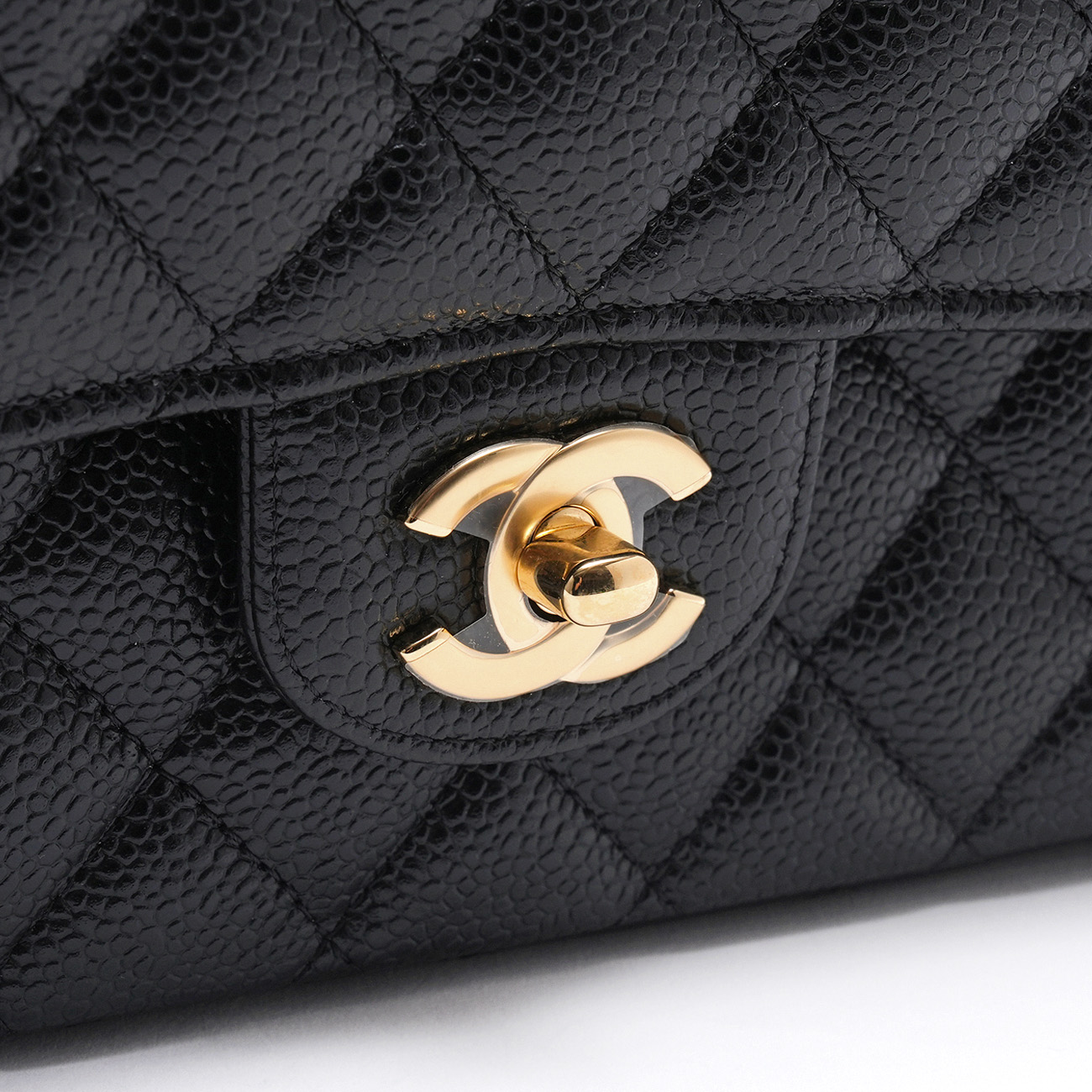 CHANEL(USED)샤넬 클래식 미듐 플랩백