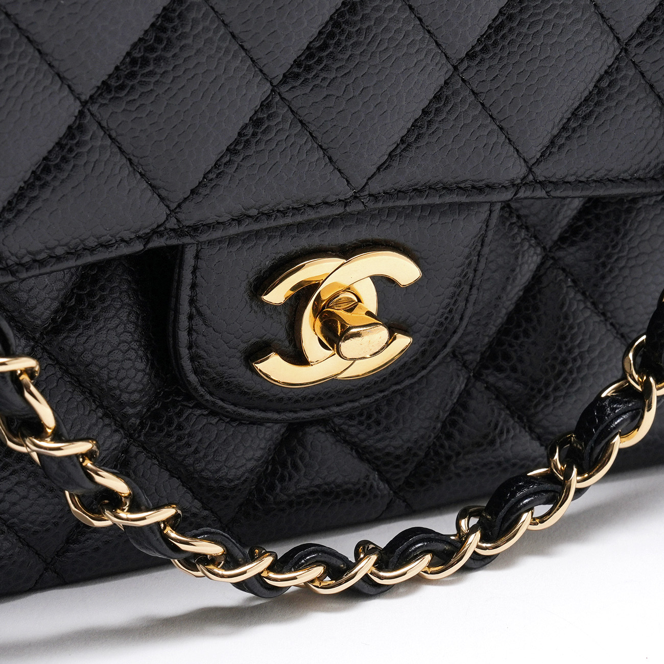 CHANEL(USED)샤넬 클래식 미듐 플랩백