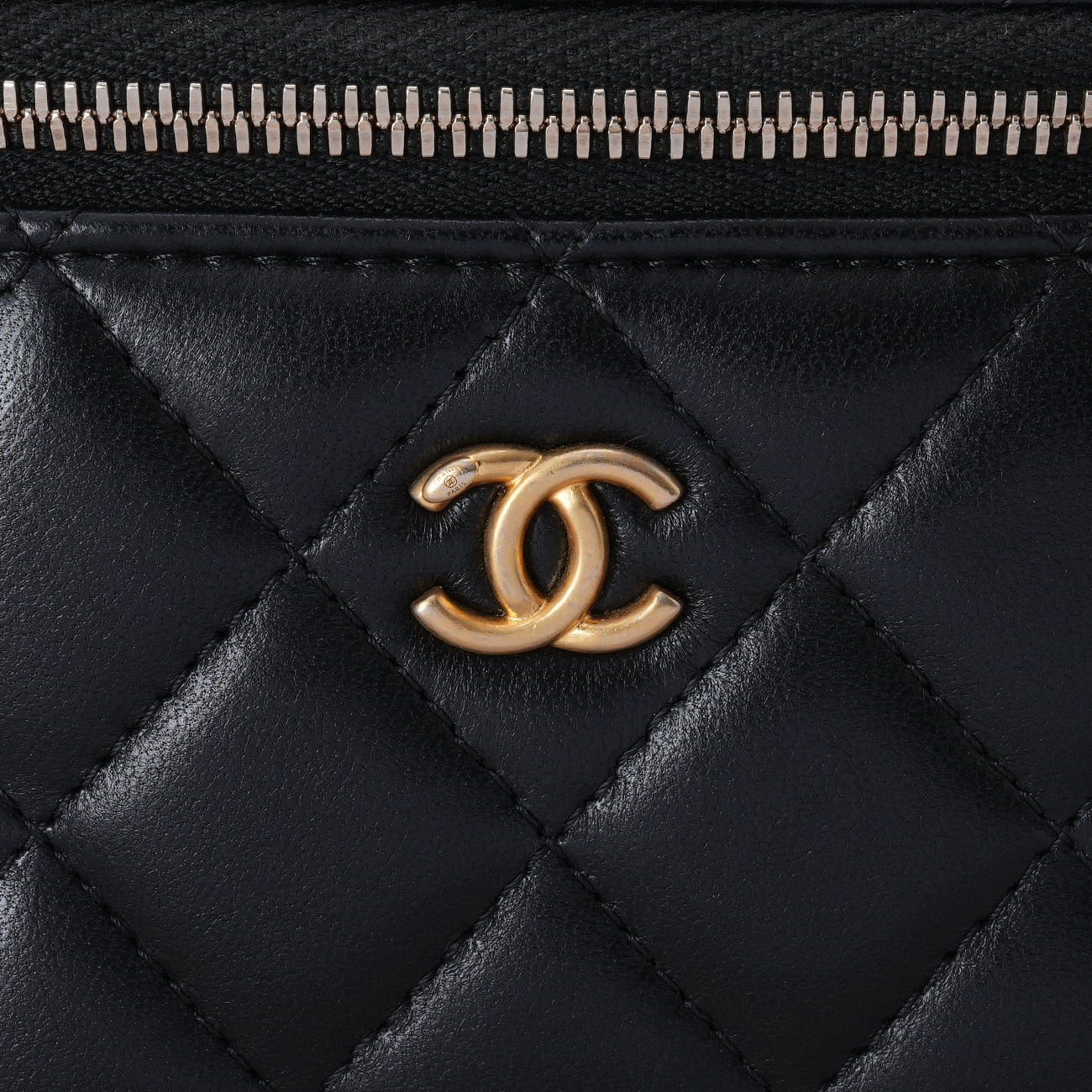 CHANEL(USED)샤넬 AP1447 골든볼 미니 베니티 크로스백