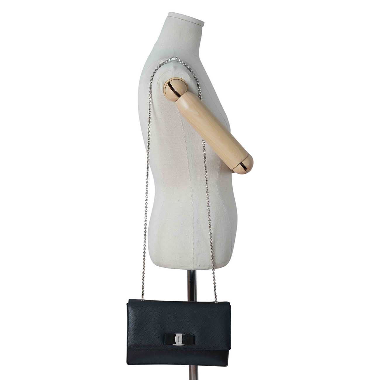 FERRAGAMO(USED)페레가모 바라리본 체인 플랩백