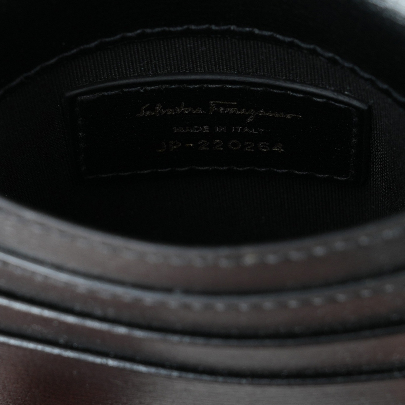 FERRAGAMO(USED)페라가모 22 O264 폰 파우치백