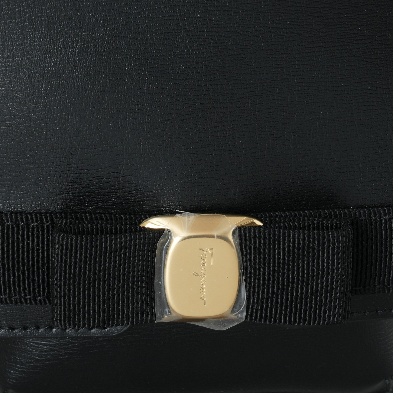 FERRAGAMO(USED)페라가모 22 O264 폰 파우치백