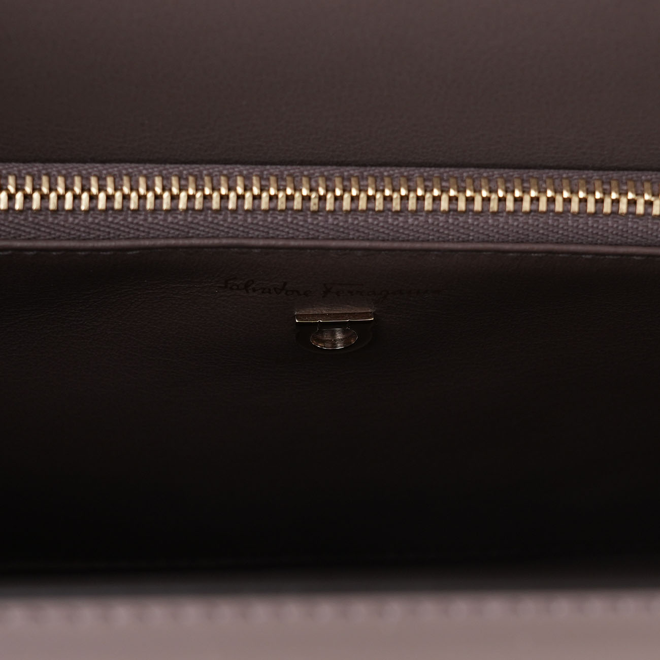 FERRAGAMO(USED)페레가모 21H758 박시즈 라지백