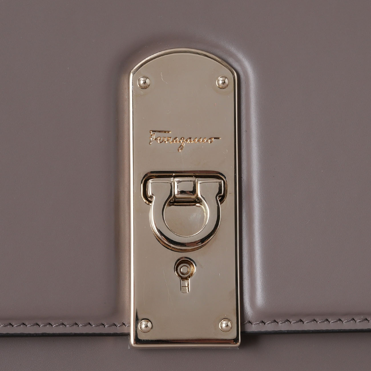 FERRAGAMO(USED)페레가모 21H758 박시즈 라지백
