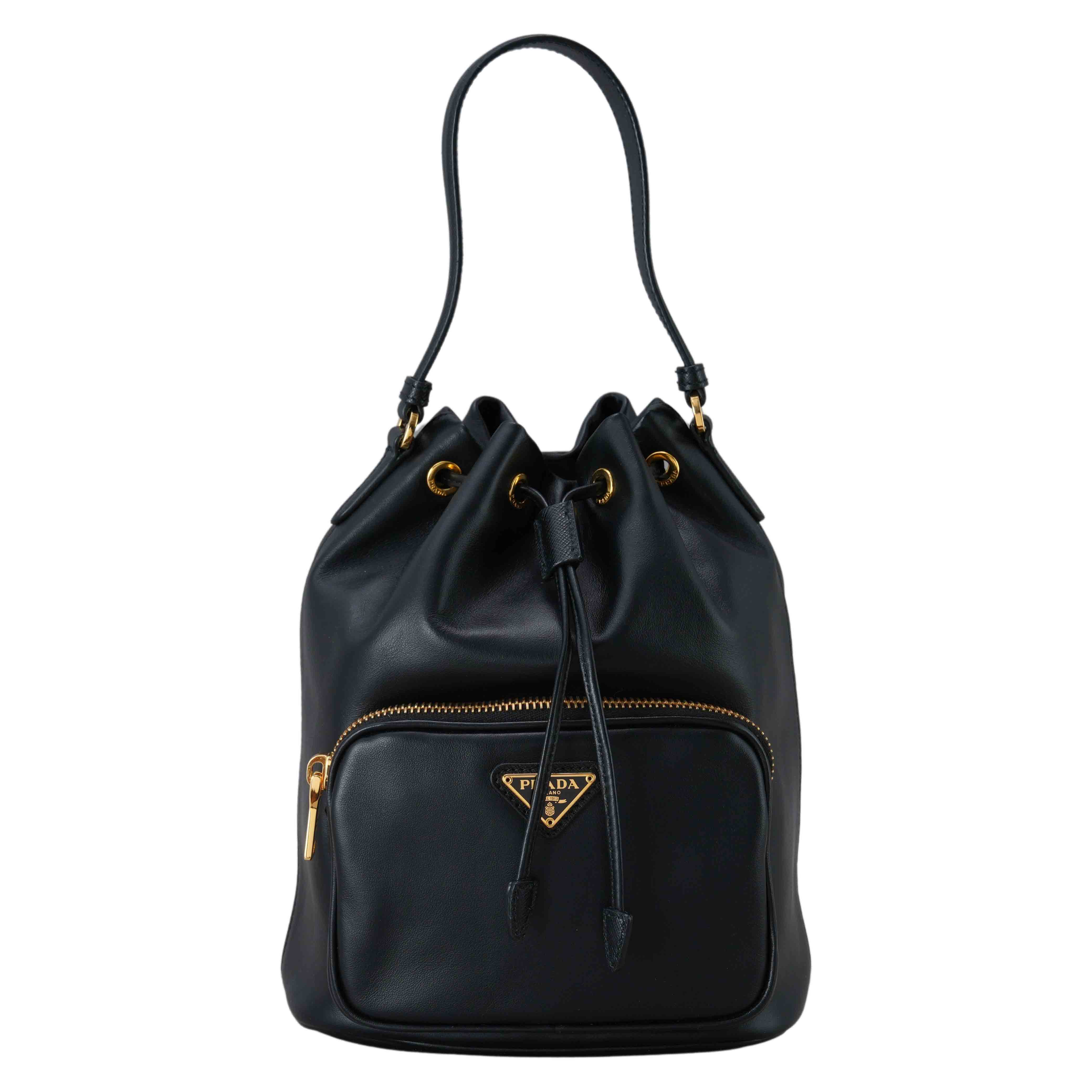 PRADA(USED)프라다 블랙 레더 버킷백