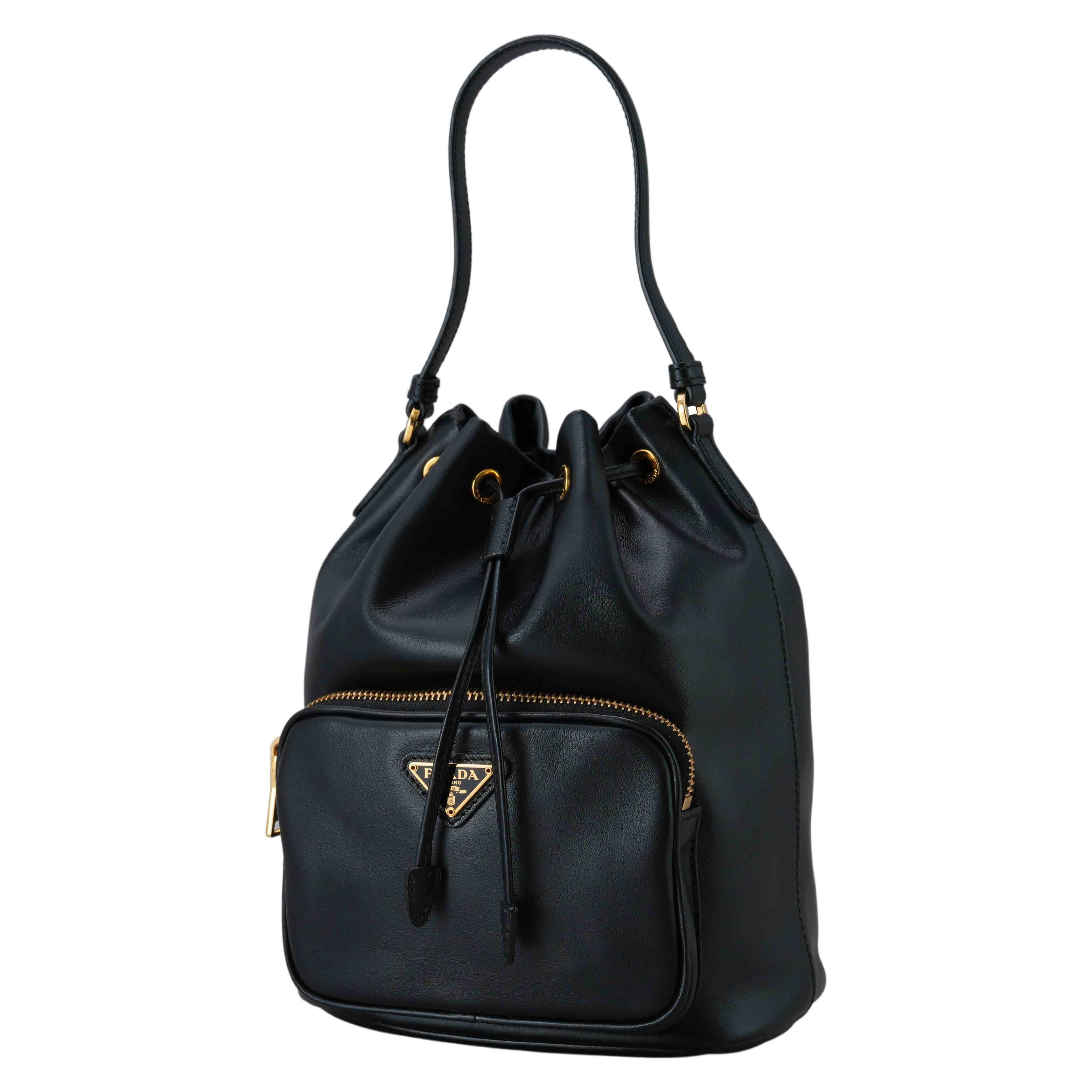 PRADA(USED)프라다 블랙 레더 버킷백