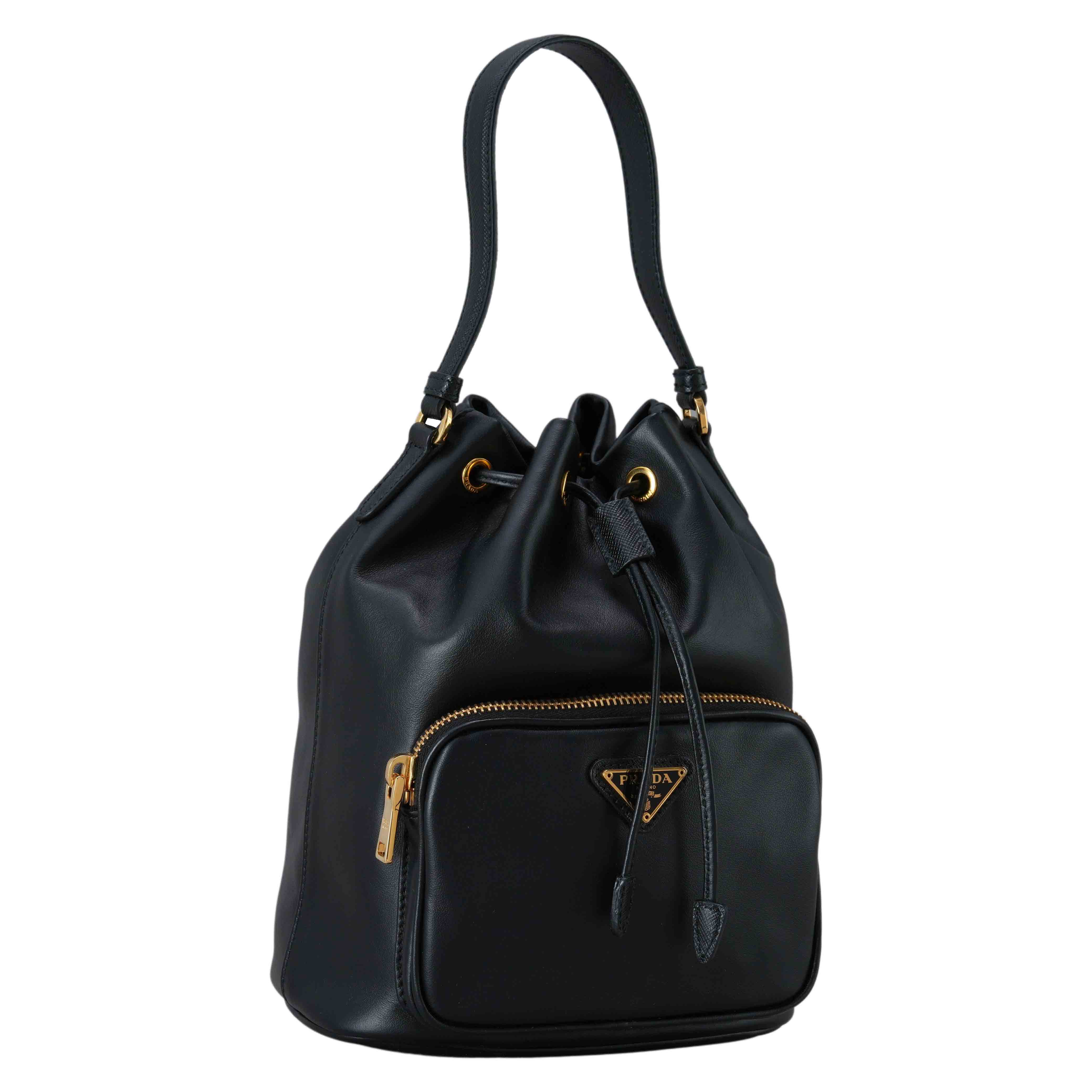 PRADA(USED)프라다 블랙 레더 버킷백