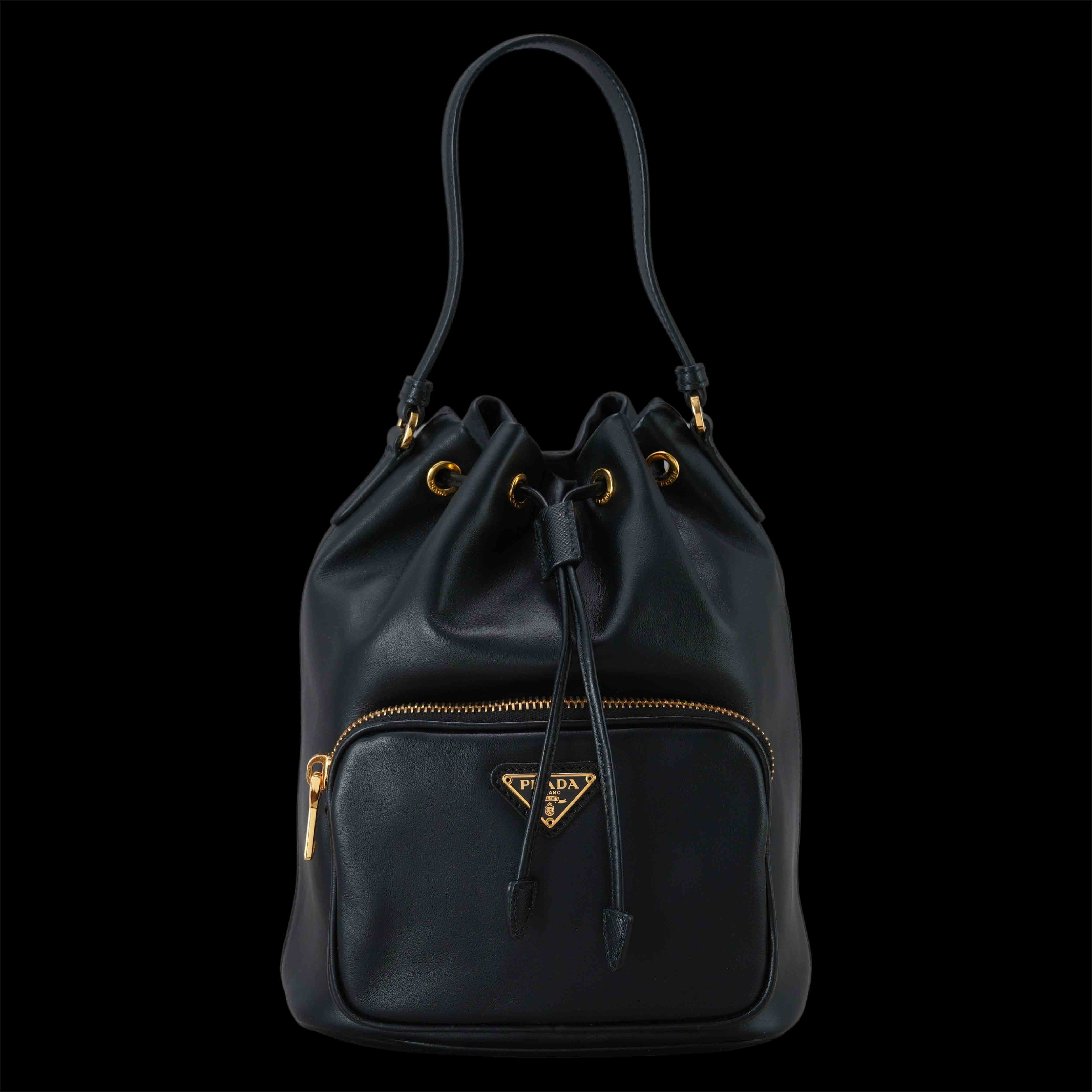 PRADA(USED)프라다 블랙 레더 버킷백