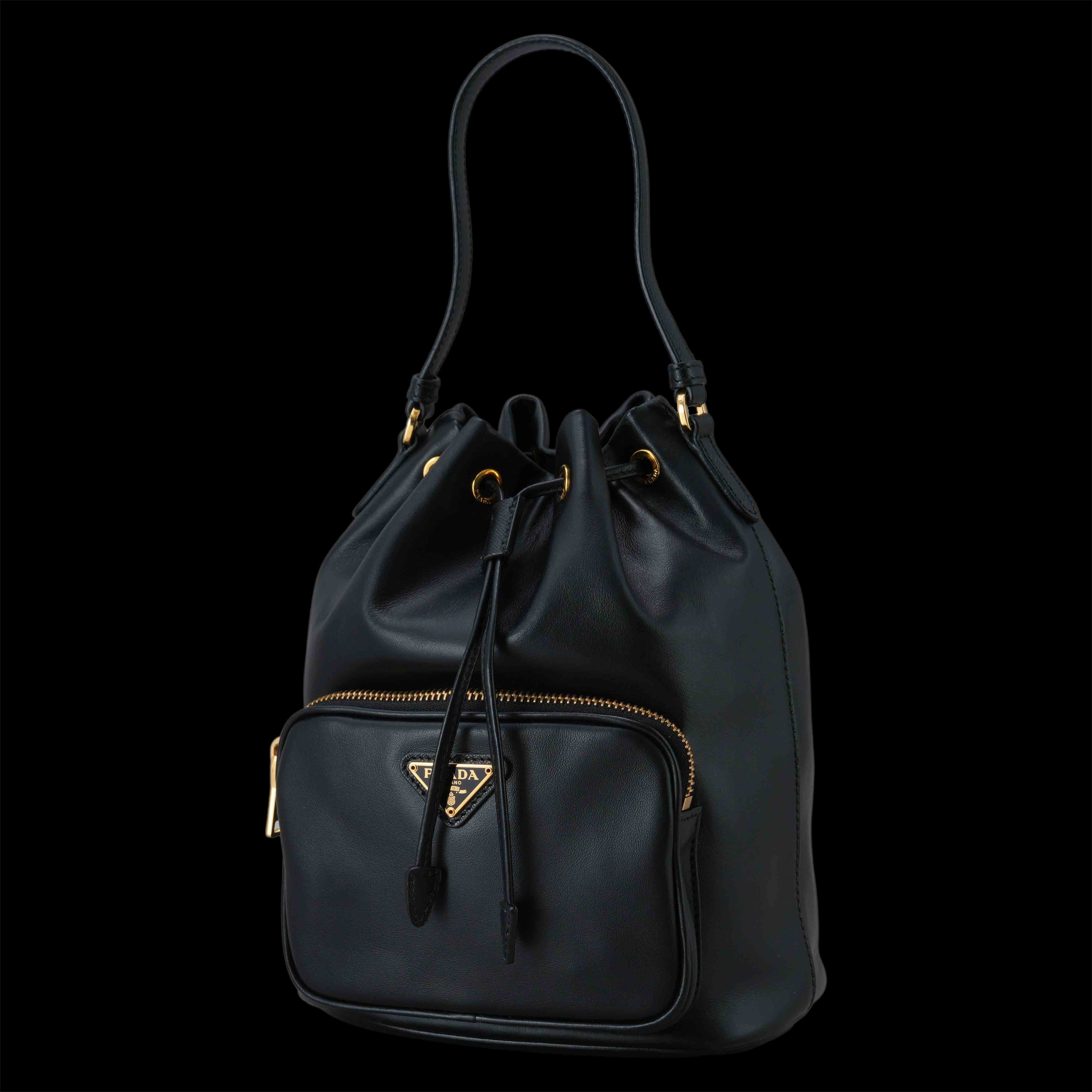 PRADA(USED)프라다 블랙 레더 버킷백