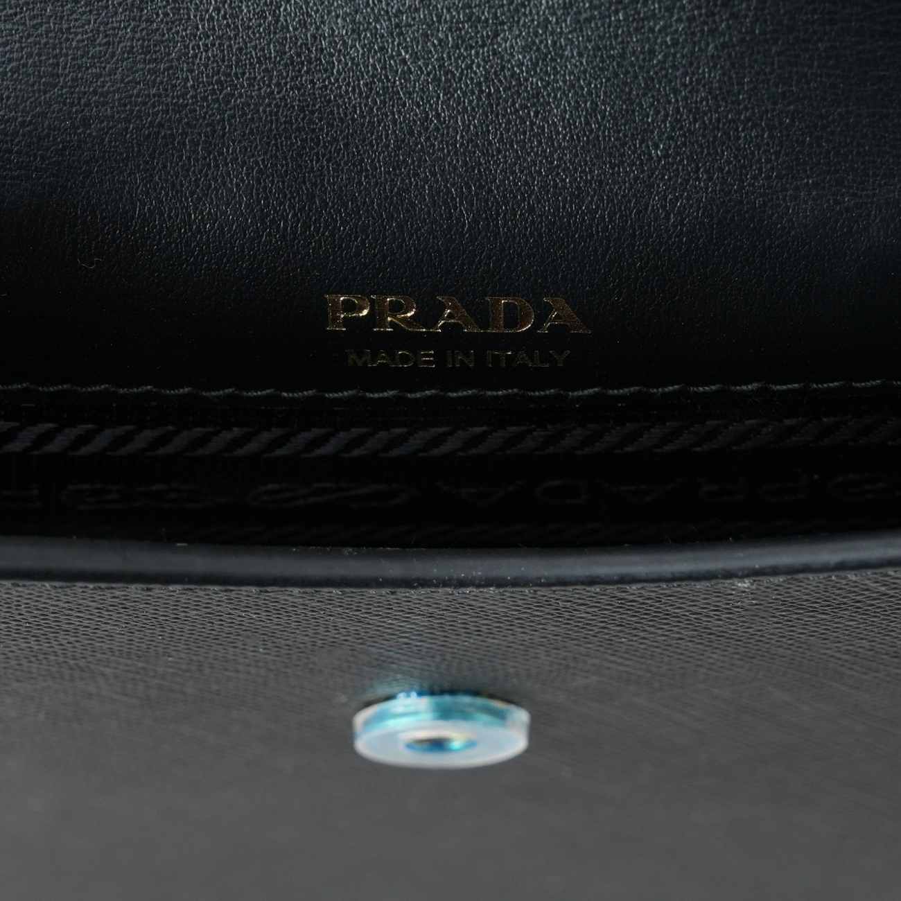 PRADA(USED)프라다 사피아노 트라이앵글 폰홀더