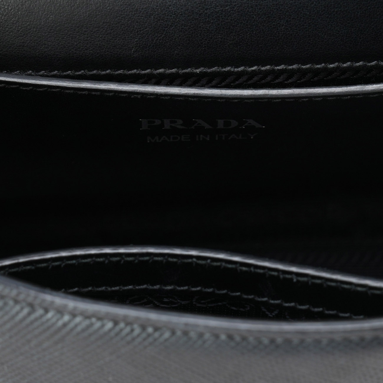 PRADA(USED)프라다 1BD127 사피아노 모노크롬 체인 백